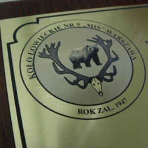 Logotyp umieszczony na dyplomie wykonany z laminatu metalizowanego