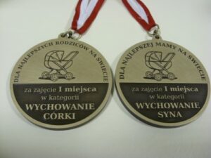 Medale mosiężne grawerowane - wykończenie patynowane